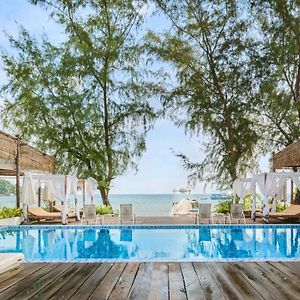 Eden Beach Resort